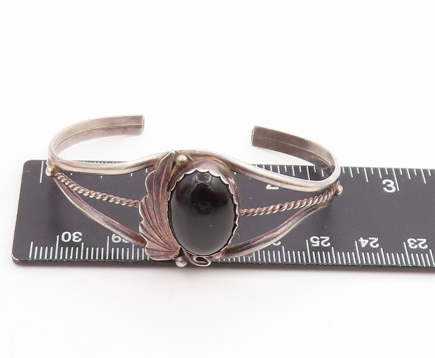925 Sterling Silver Vintage Bracelet NAVAJO Cabochon Onyx Leaf Design  BT11447