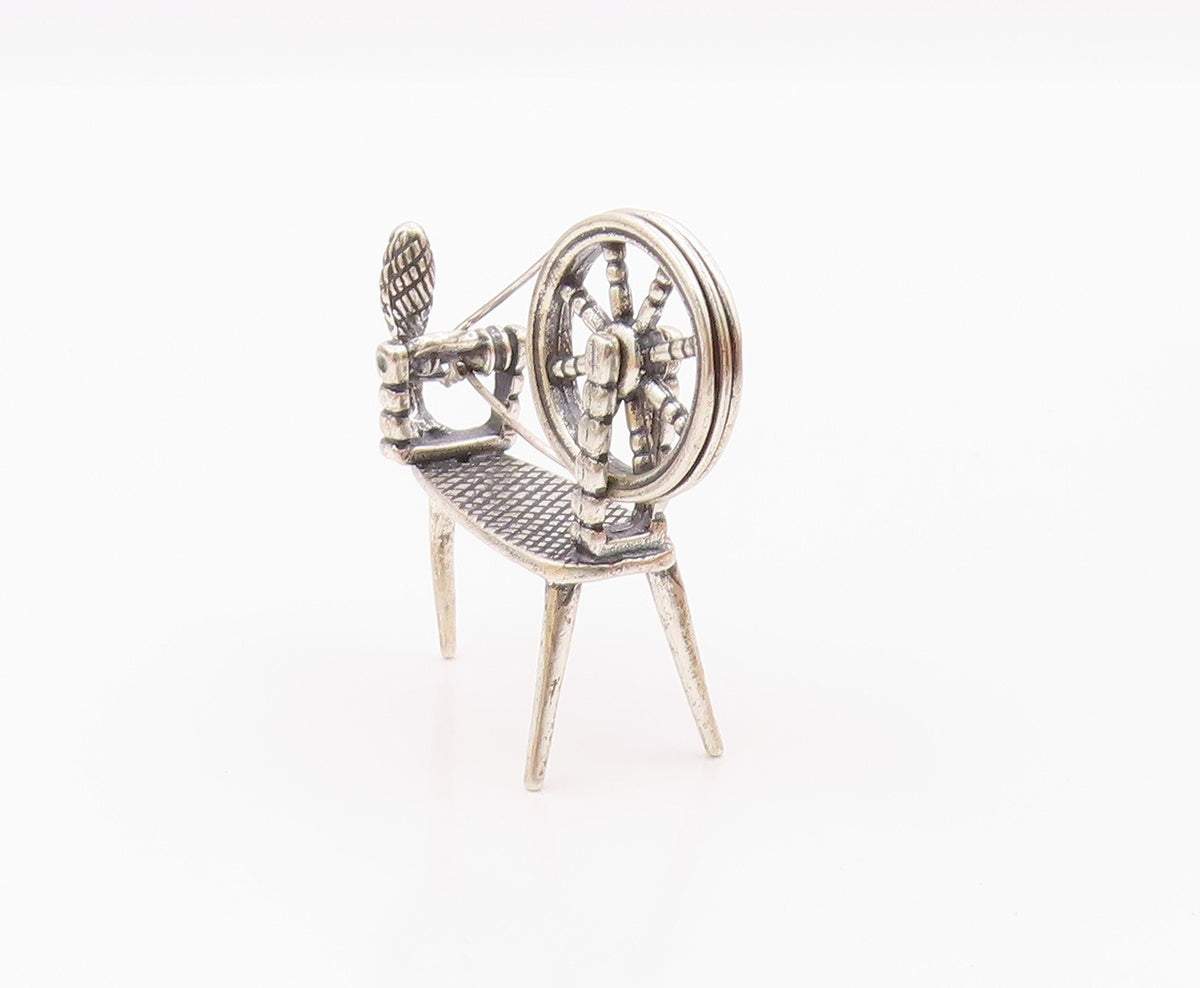 925 Sterling Silver  Vintage Old Fashioned Spinning Wheel Trinket  TR2815