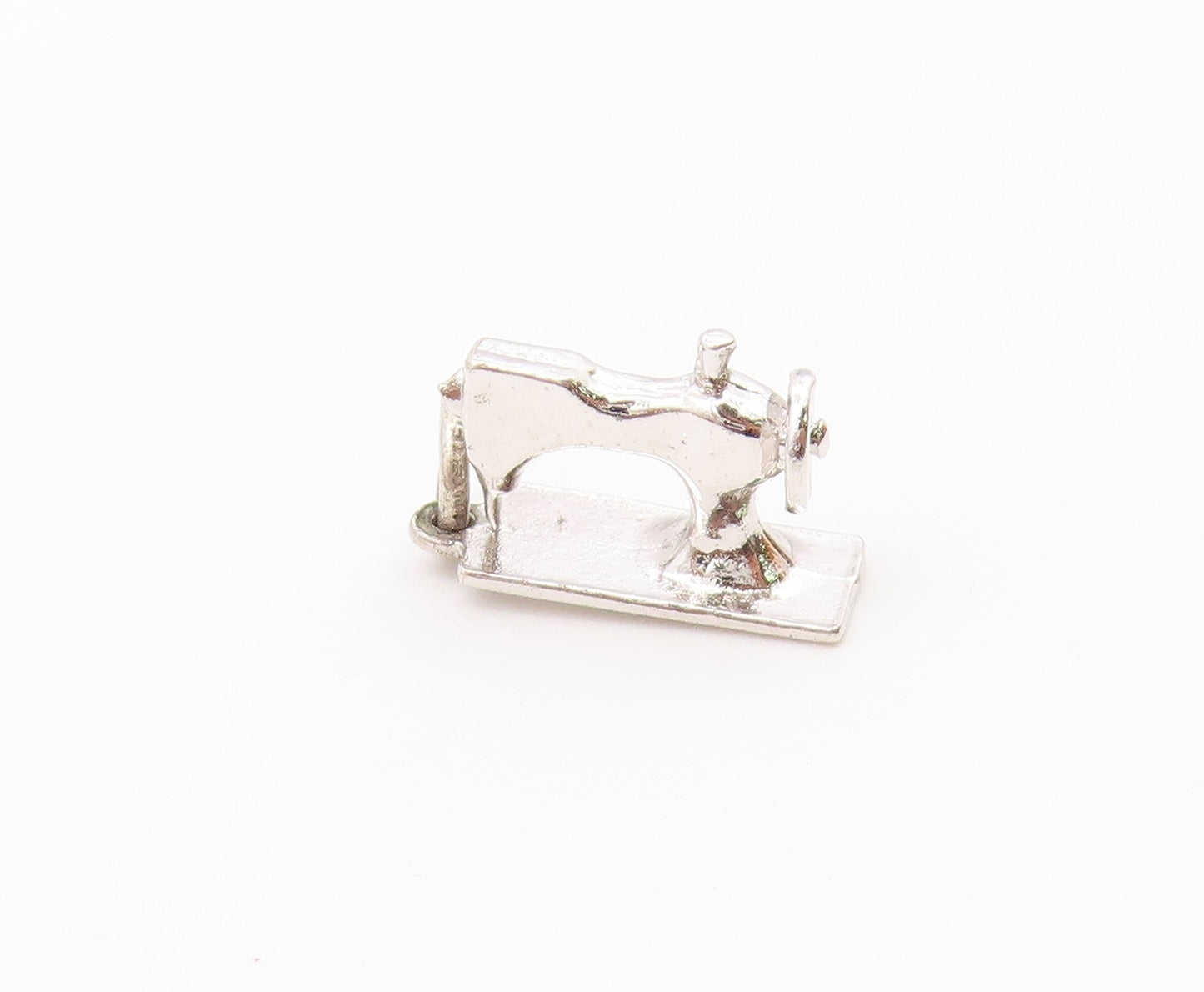 925 Sterling Silver  Vintage Polished Sewing Machine Charm Pendant  PT21409