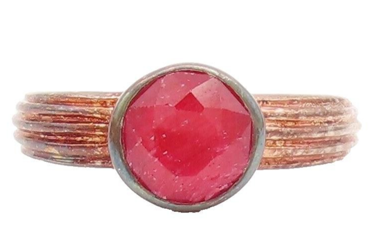 925 Sterling Silver Vintage Ring Round Ruby Inlay Grooved Band  Sz 7.5  RG29609