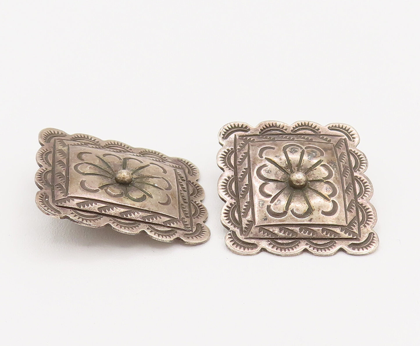 SOUTHWESTERN 925 Silver Vintage Etched Lines Floral Clip Earrings EG12350