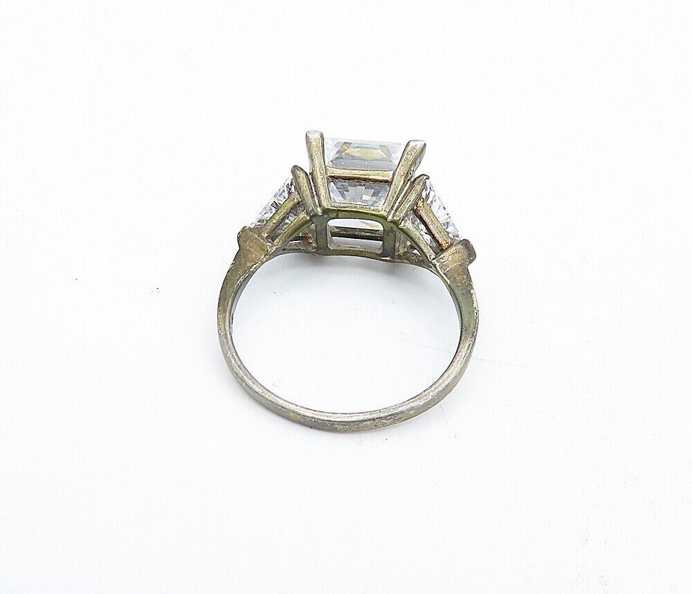 925 Sterling Silver  Vintage Cubic Zirconia Solitaire Accent Ring Sz 7  RG5196