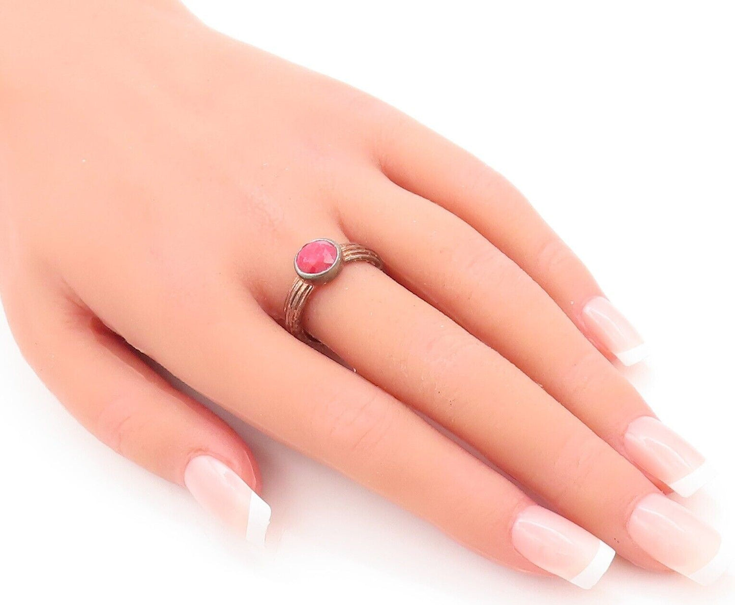 925 Sterling Silver Vintage Ring Round Ruby Inlay Grooved Band  Sz 7.5  RG29609