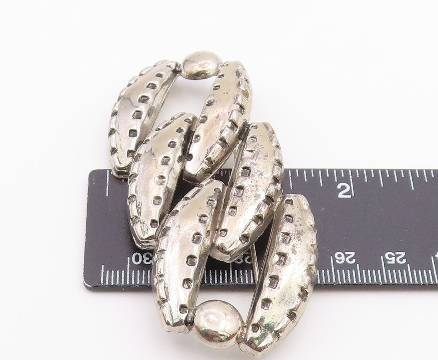 925 Sterling Silver  Vintage Shiny Chiseled Detail Brooch Pin  BP6337