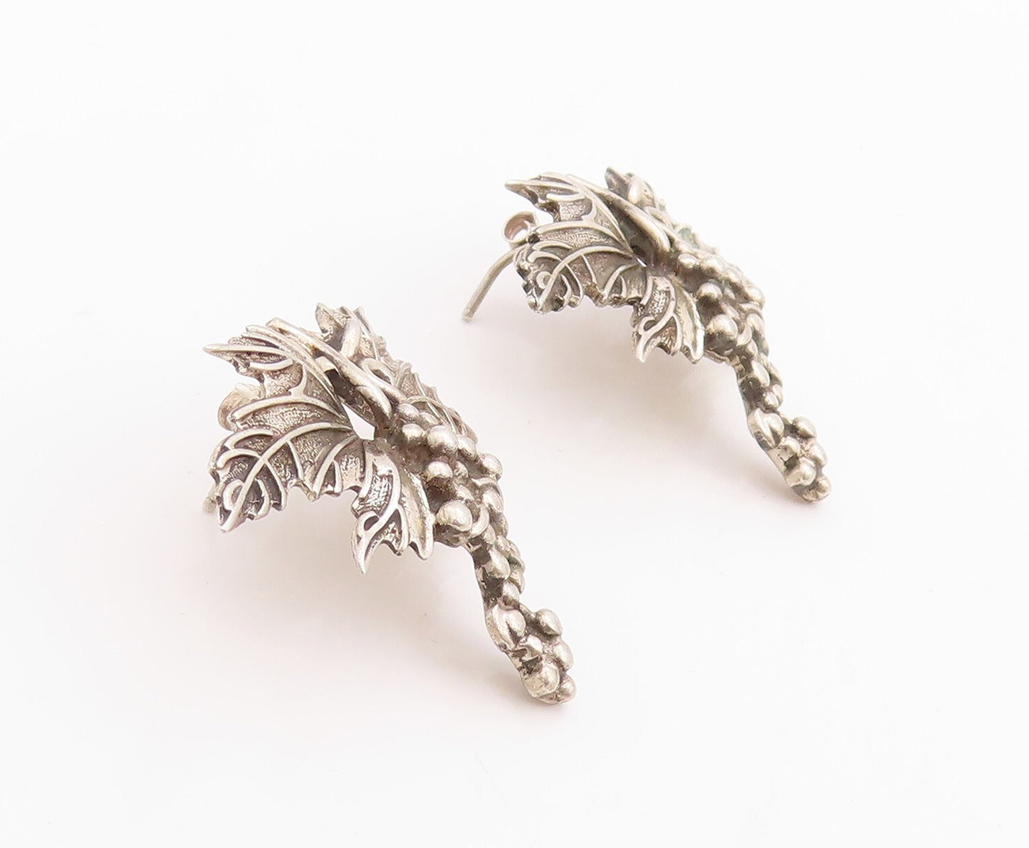925 Sterling Silver Vintage Earrings Carved Bunch Of Grapes & Leaves  EG13203