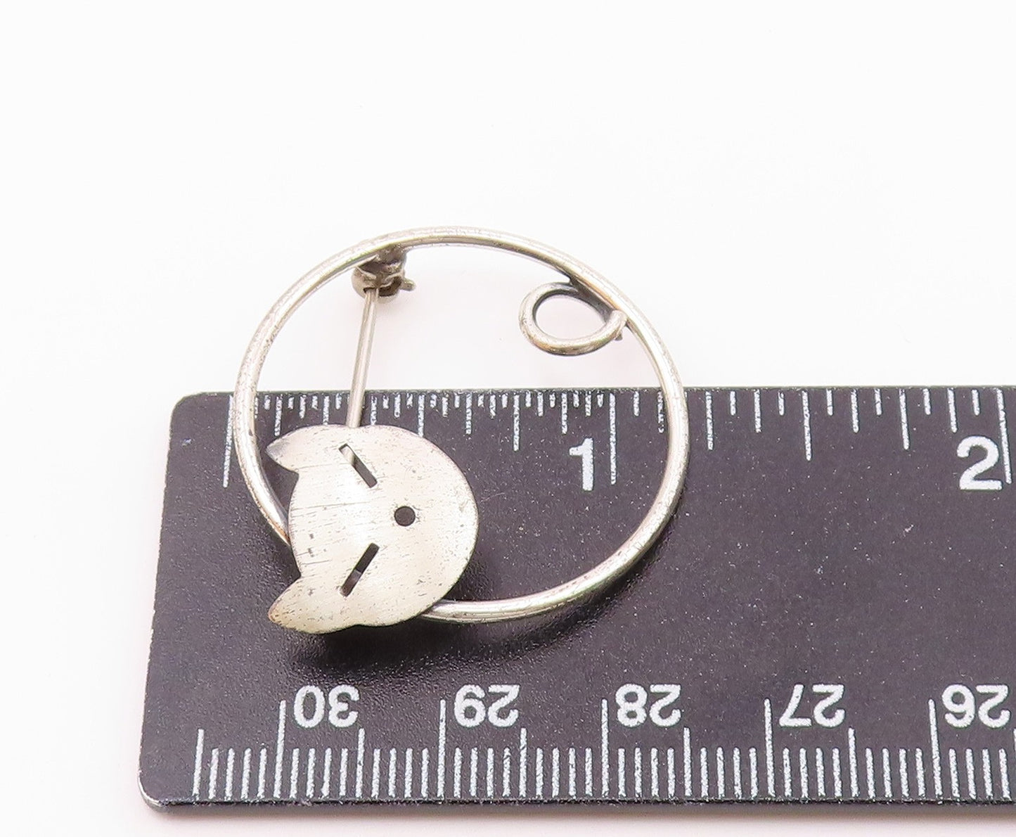 BEAU 925 Silver  Vintage Round Kitty Cat Head & Tail Brooch Pin  BP10074