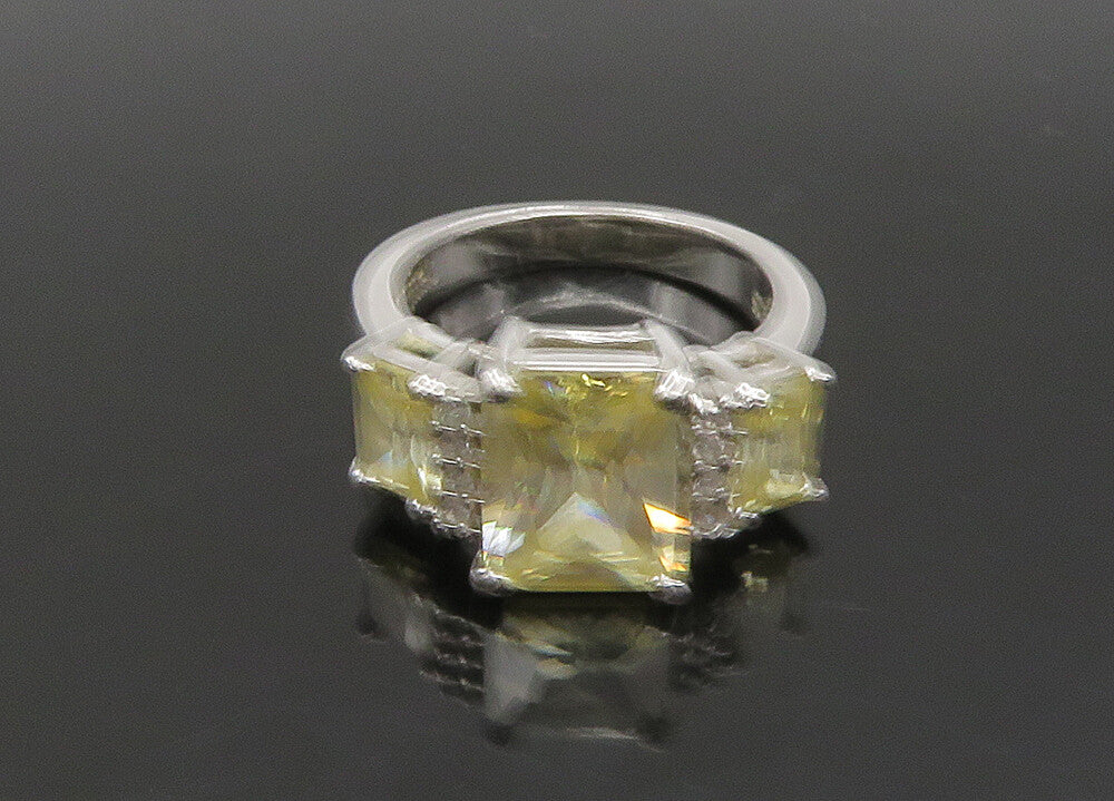 925 Sterling Silver  Vintage Graduated Cubic Zirconia Band Ring Sz 7  RG23075