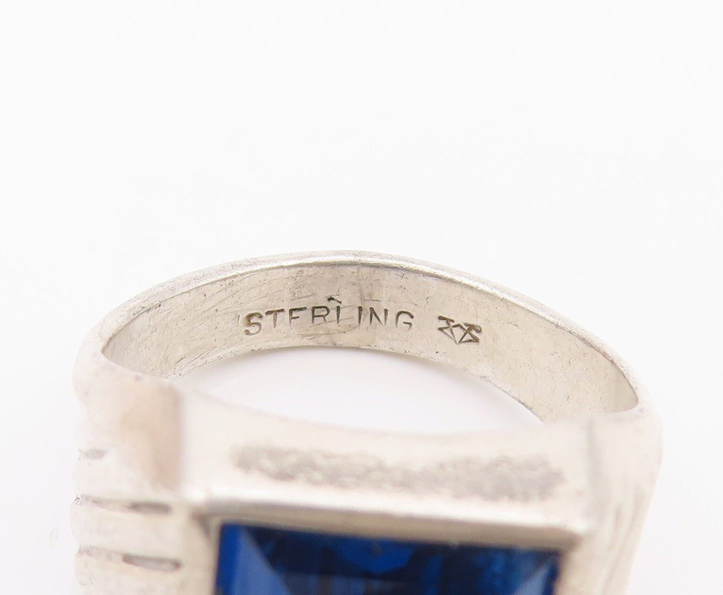 925 Sterling Silver Vintage Ring Rectangle Cut Blue CZ Grooved  SZ 8  RG32178