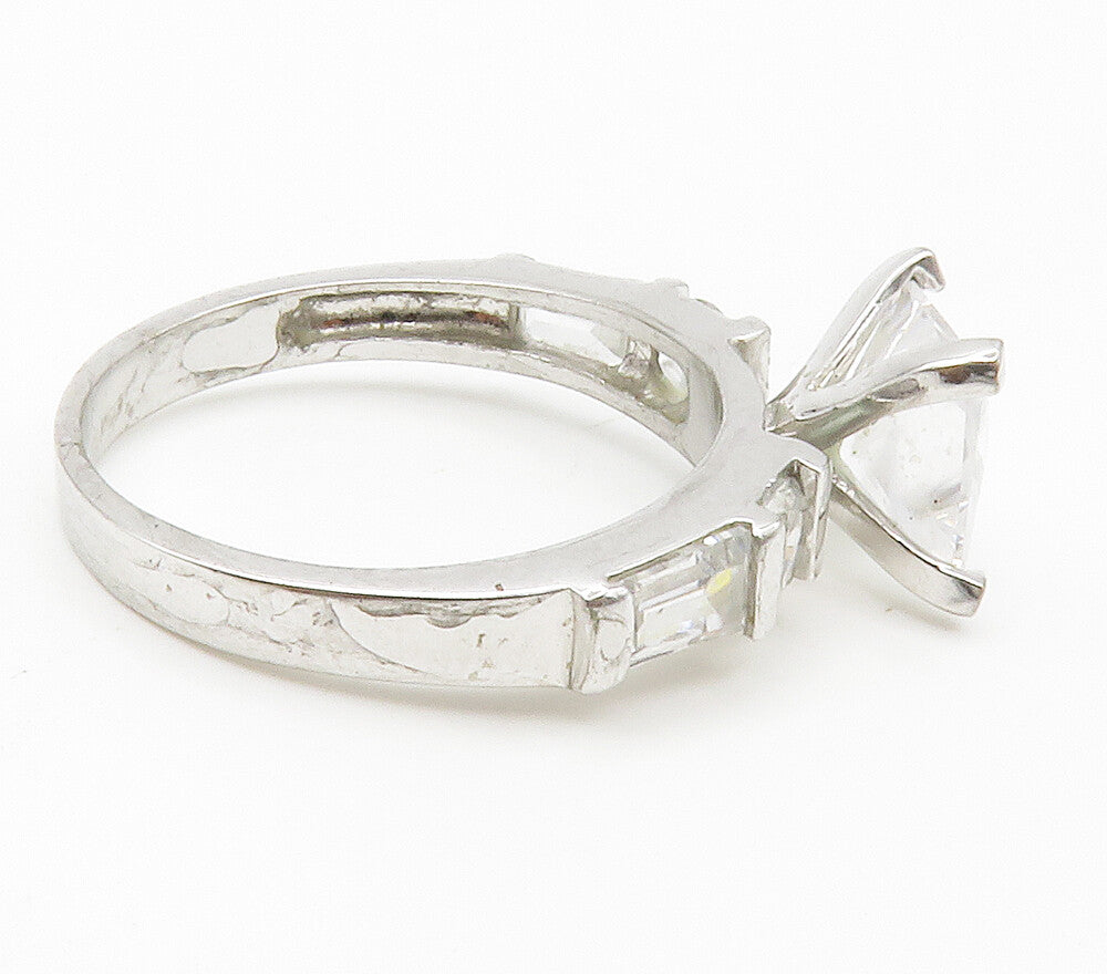 925 Sterling Silver  Shiny Cubic Zirconia Solitaire Accent Ring Sz 7  RG15027