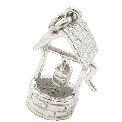 925 Sterling Silver  Vintage Shiny Petite Water Well Motif Pendant  PT13249