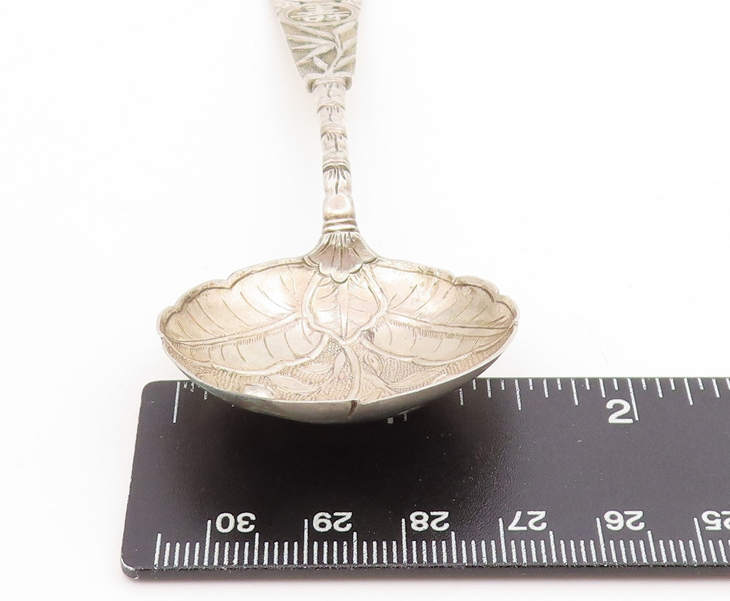 925 Sterling Silver Vintage Tea Caddy Spoon CHINESE EXPORT Leaf Motif  TR4199