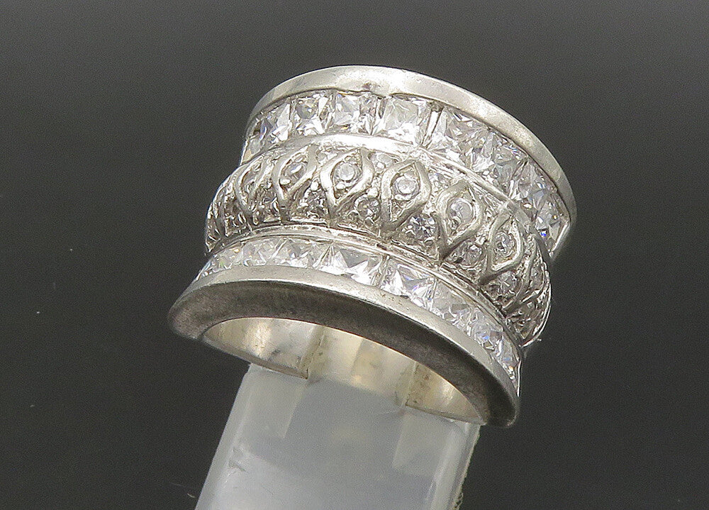 925 Sterling Silver  Vintage Sparkling Cubic Zirconia Band Ring Sz 7  RG22199