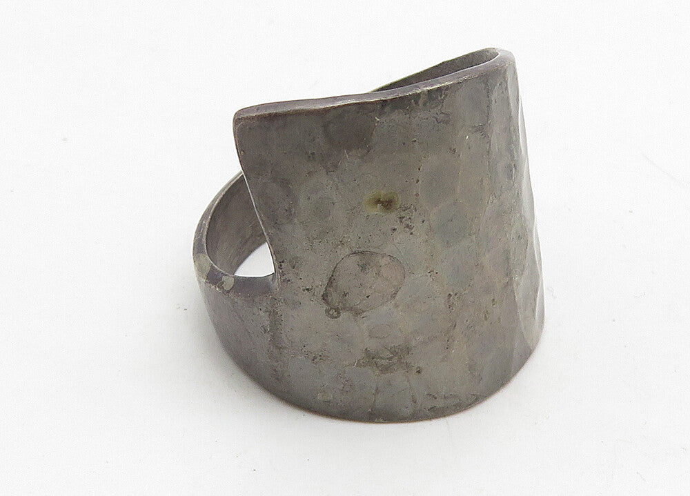 925 Sterling Silver  Vintage Oxidized Hammered Band Ring Sz 9  RG10401