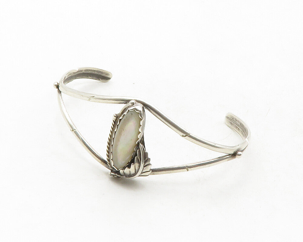 NAVAJO 925 Sterling Silver Vintage Mother Of Pearl Floral Cuff Bracelet  BT4853