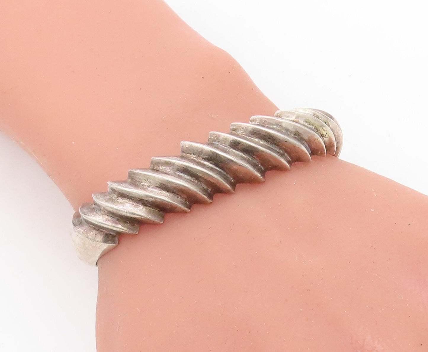 925 Sterling Silver Vintage Bracelet DTB NAVAJO Grooved Waved Cuff  BT10965
