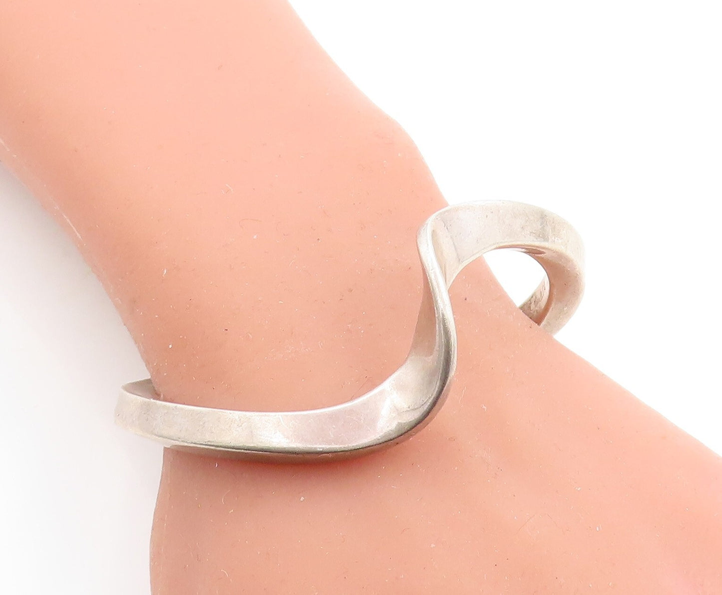 925 Sterling Silver  Vintage Wavy Swirl Designed Smooth Cuff Bracelet  BT1482