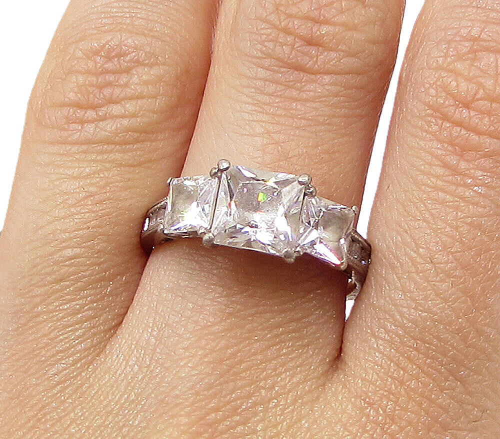 925 Silver  Vintage White Topaz & Cubic Zirconia Band Ring Sz 6.5  RG3221
