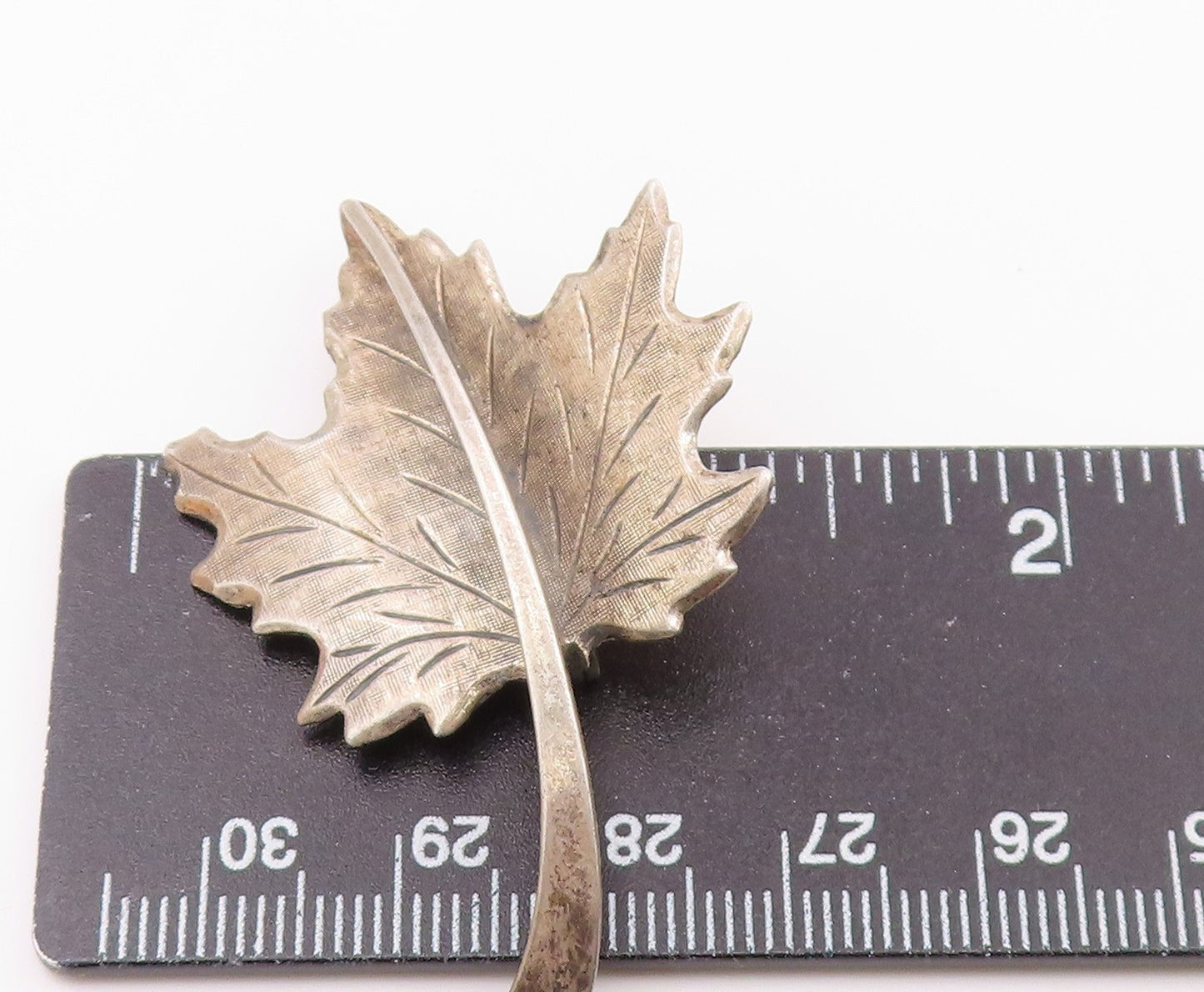 BEAU 925 Sterling Silver  Vintage Etched Single Floral Leaf Brooch Pin  BP7410