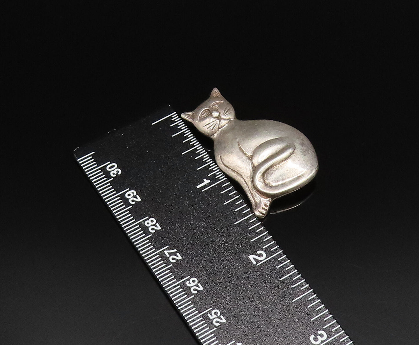 BOMA 925 Sterling Silver Vintage Carved Serious Sitting Cat Brooch Pin BP9926