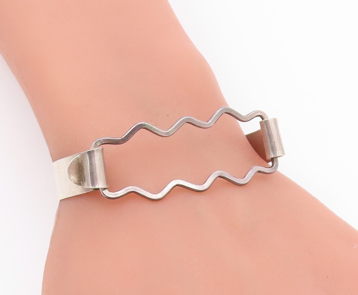 925 Sterling Silver  Vintage Shiny Smooth Wavy Hook Bangle Bracelet  BT8765
