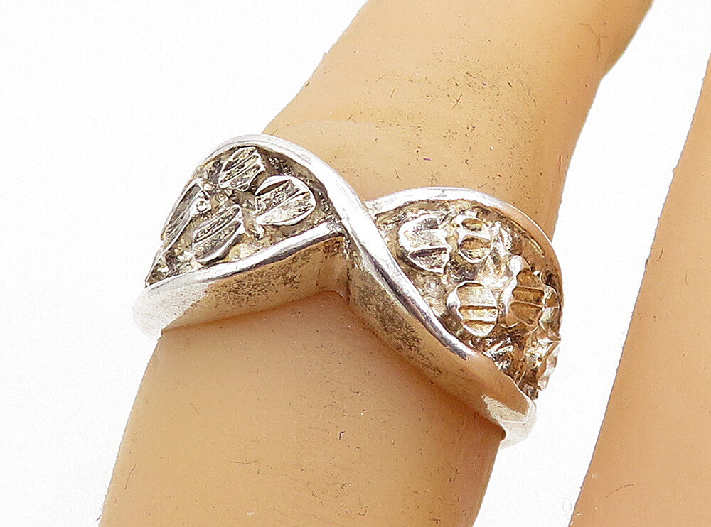 925 Sterling Silver  Vintage Modernist Chiseled Detail Band Ring Sz 7  RG6253