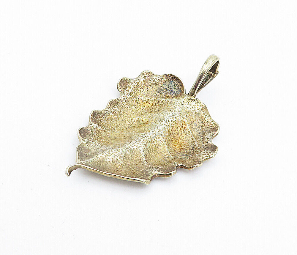 925 Sterling Silver  Vintage Shiny Etched Single Leaf Motif Pendant  PT2976