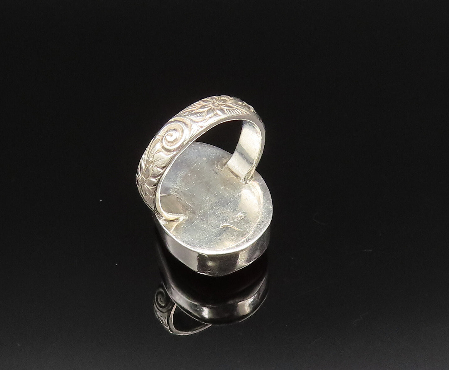 925 Silver  Vintage Unique Red Agate Engraved Floral Band Ring Sz 9.5  RG25710