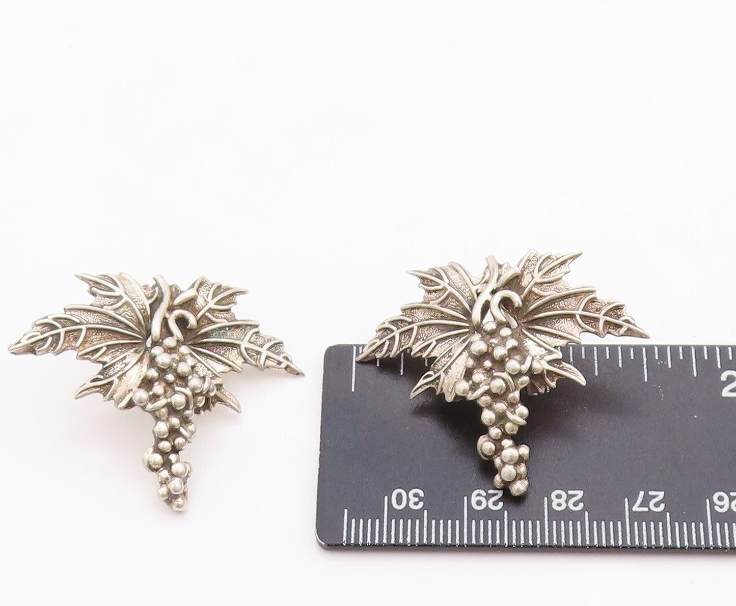 925 Sterling Silver Vintage Earrings Carved Bunch Of Grapes & Leaves  EG13203