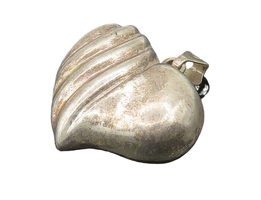 925 Sterling Silver  Vintage Fluted Detail Puffy Love Heart Pendant  PT16853