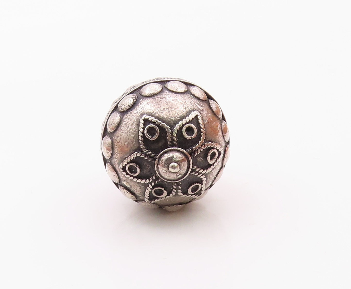 925 Silver  Vintage Bead & Rope Detail Floral Sphere Ball Pendant  PT21939