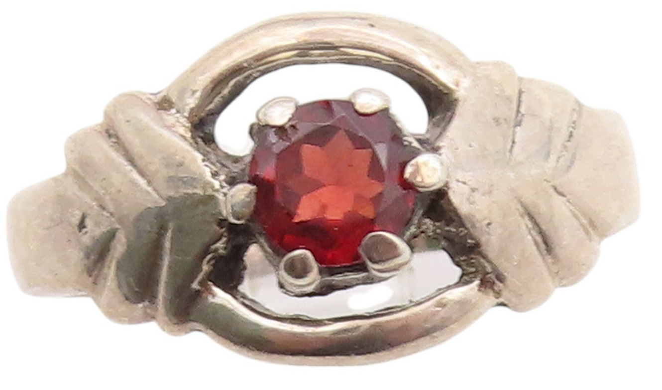 925 Sterling Silver Vintage Ring Round Garnet Cutout Ring & Arrow  Sz 8  RG32748