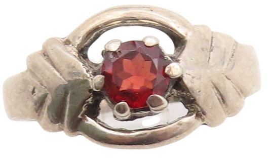 925 Sterling Silver Vintage Ring Round Garnet Cutout Ring & Arrow  Sz 8  RG32748