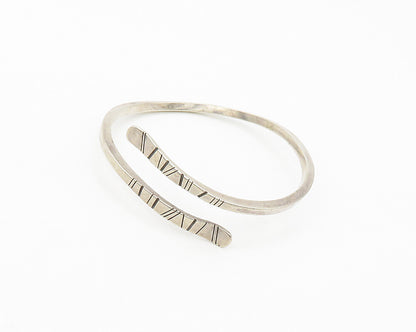 NORTH 925 Sterling Silver  Vintage Handmade Bypass Cuff Bracelet  BT7149