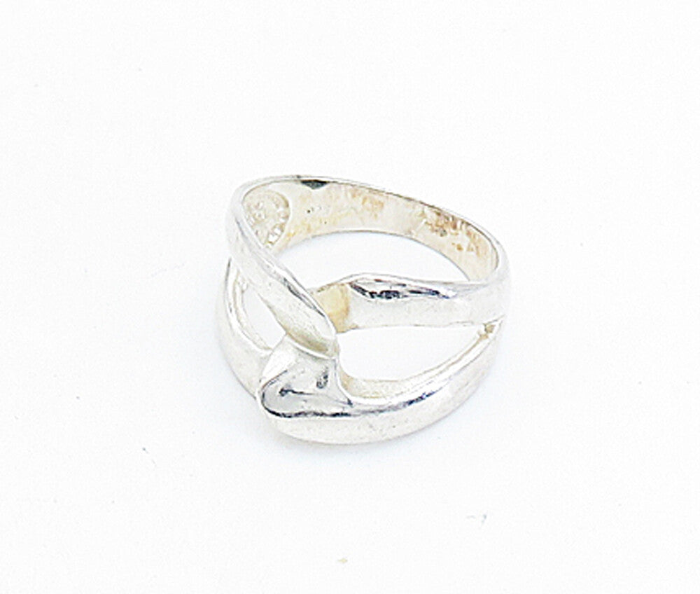 925 Sterling Silver  Shiny Smooth Interlocked Design Band Ring Sz 7  RG5938