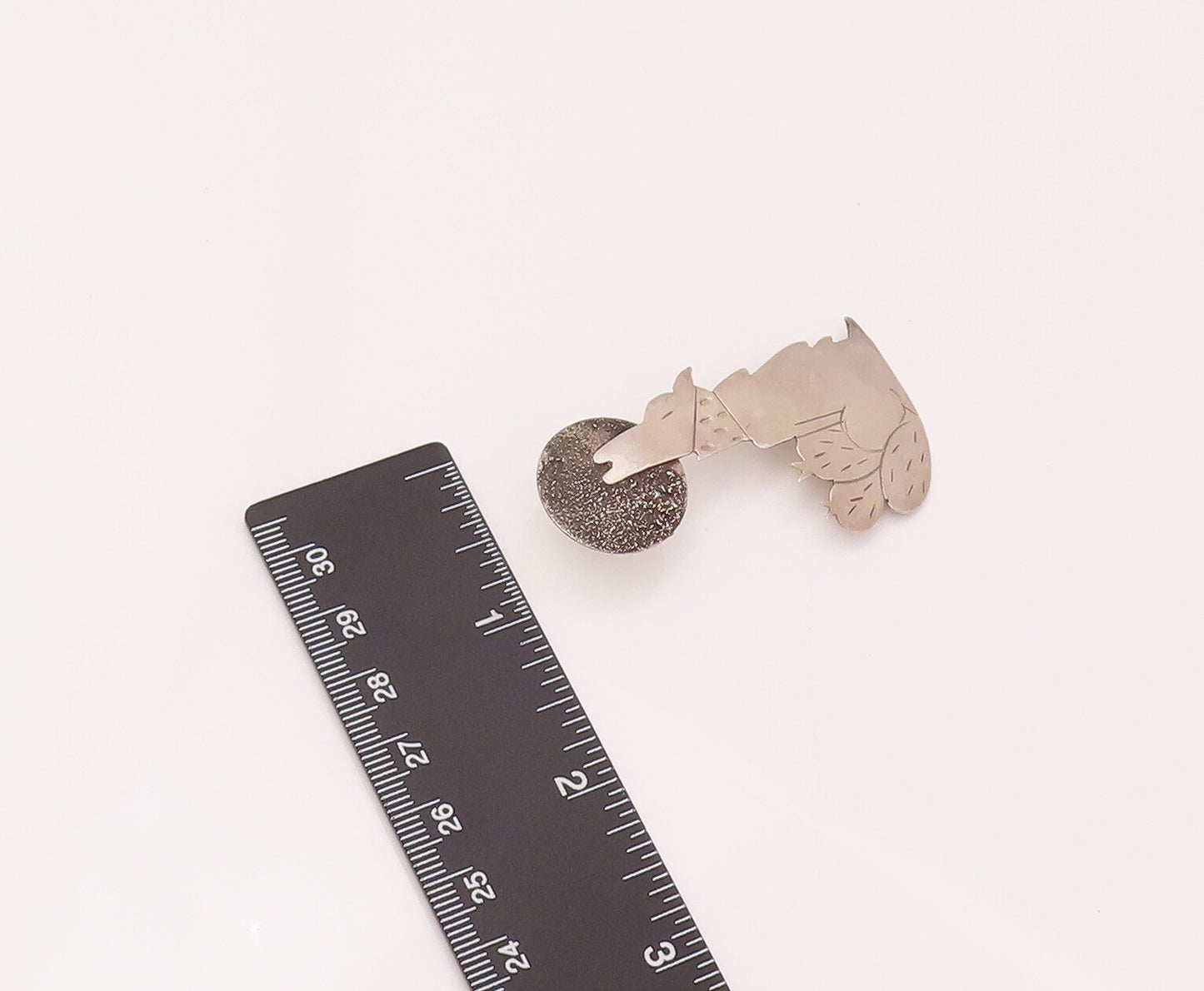 NAVAJO 925 Silver  Vintage Howling Wolf On Full Moon Cutout Brooch Pin  TR3502