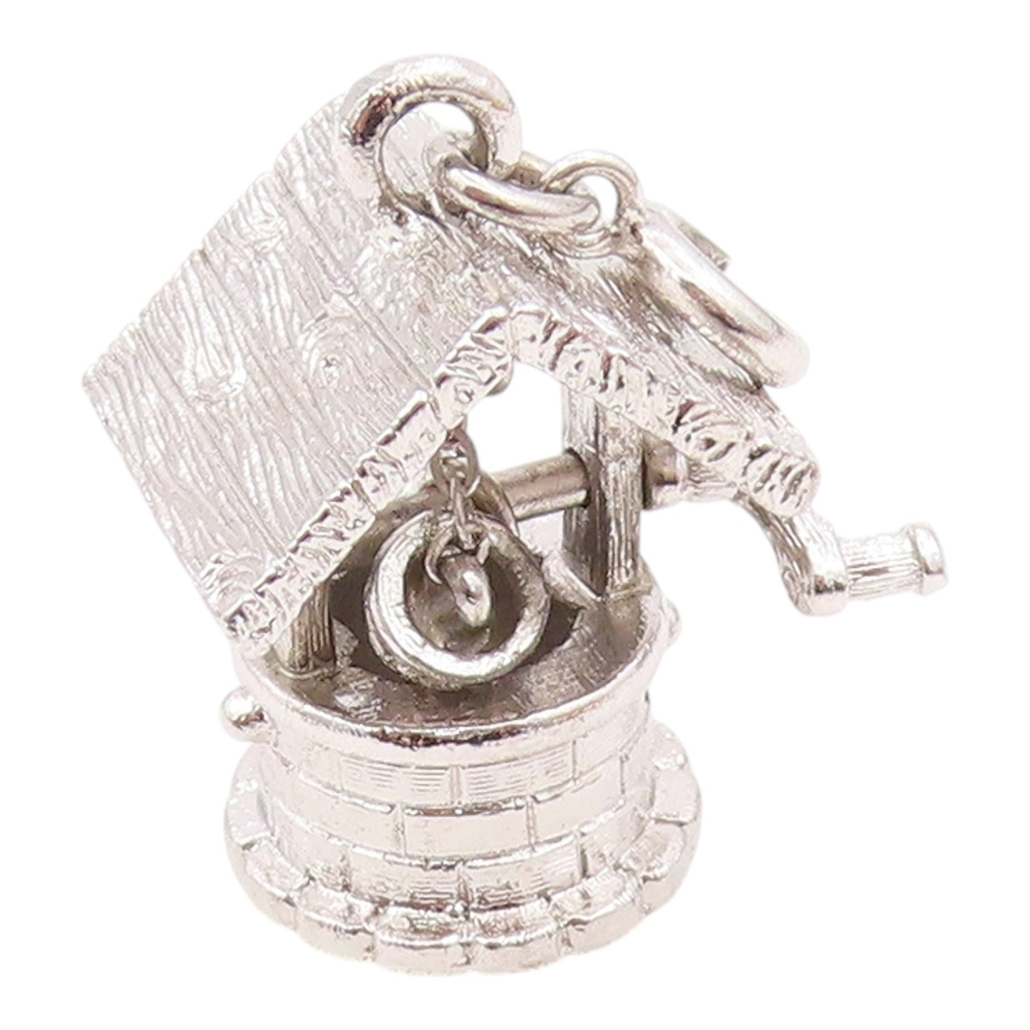 925 Sterling Silver  Vintage Shiny Water Well Etched Detail Pendant  PT15236