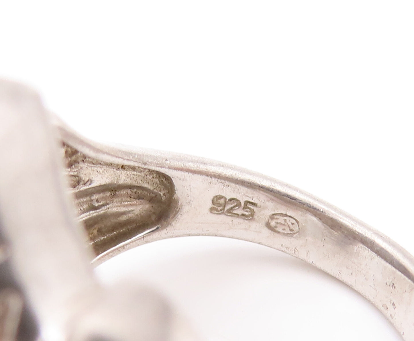 925 Sterling Silver  Vintage Genuine Diamonds Carved Leaf Ring Sz 6  RG27175