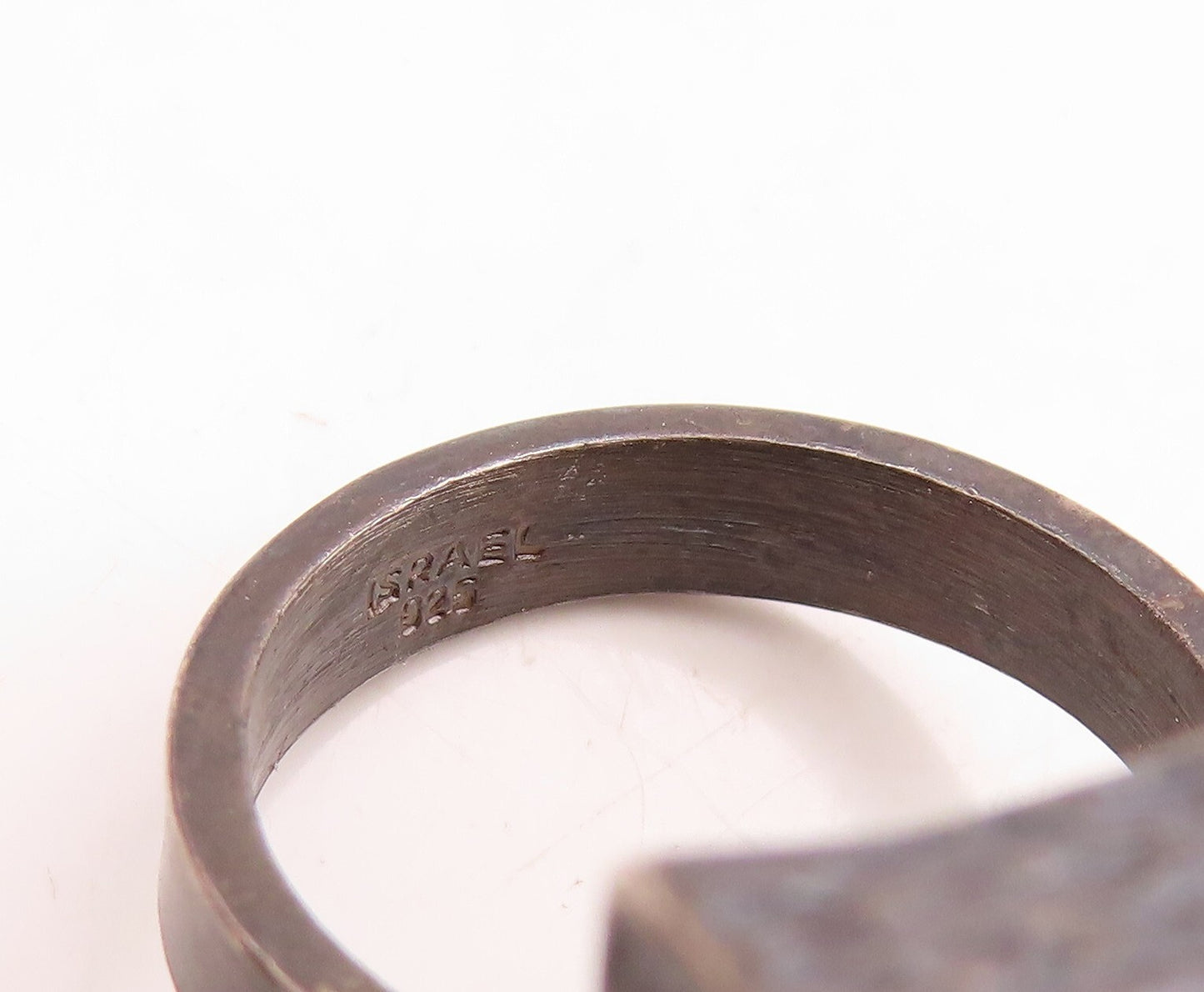 925 Sterling Silver Vintage Ring ISRAEL Dark Tone Brutalist Carved Sz 7  RG31611