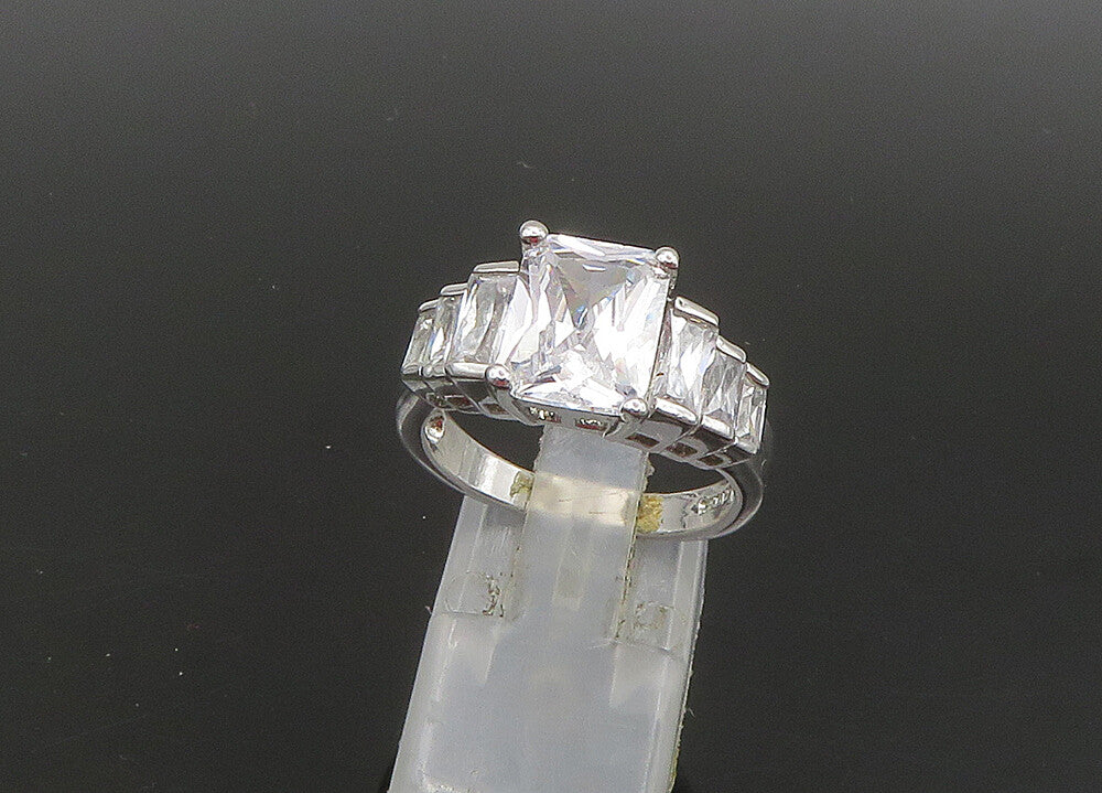 925 Sterling Silver   Vintage Sparkling Cubic Zirconia Band Ring Sz 8  RG22863