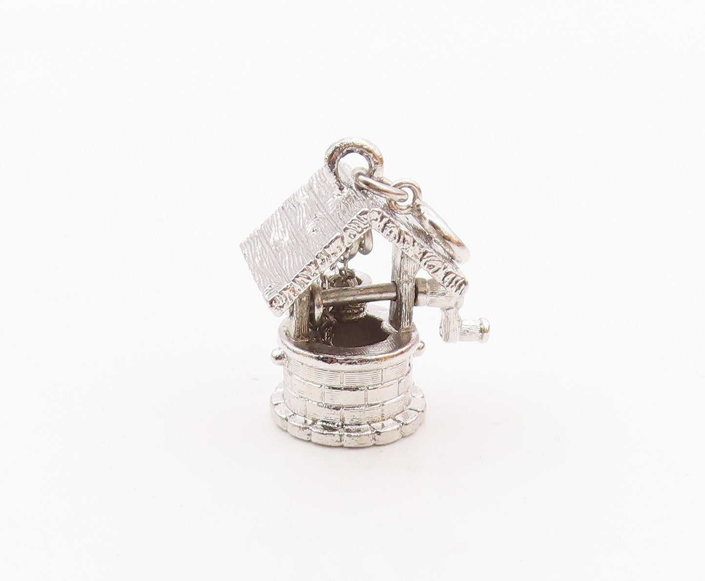 925 Sterling Silver  Vintage Shiny Water Well Etched Detail Pendant  PT15236