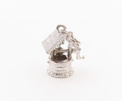 925 Sterling Silver  Vintage Shiny Water Well Etched Detail Pendant  PT15236