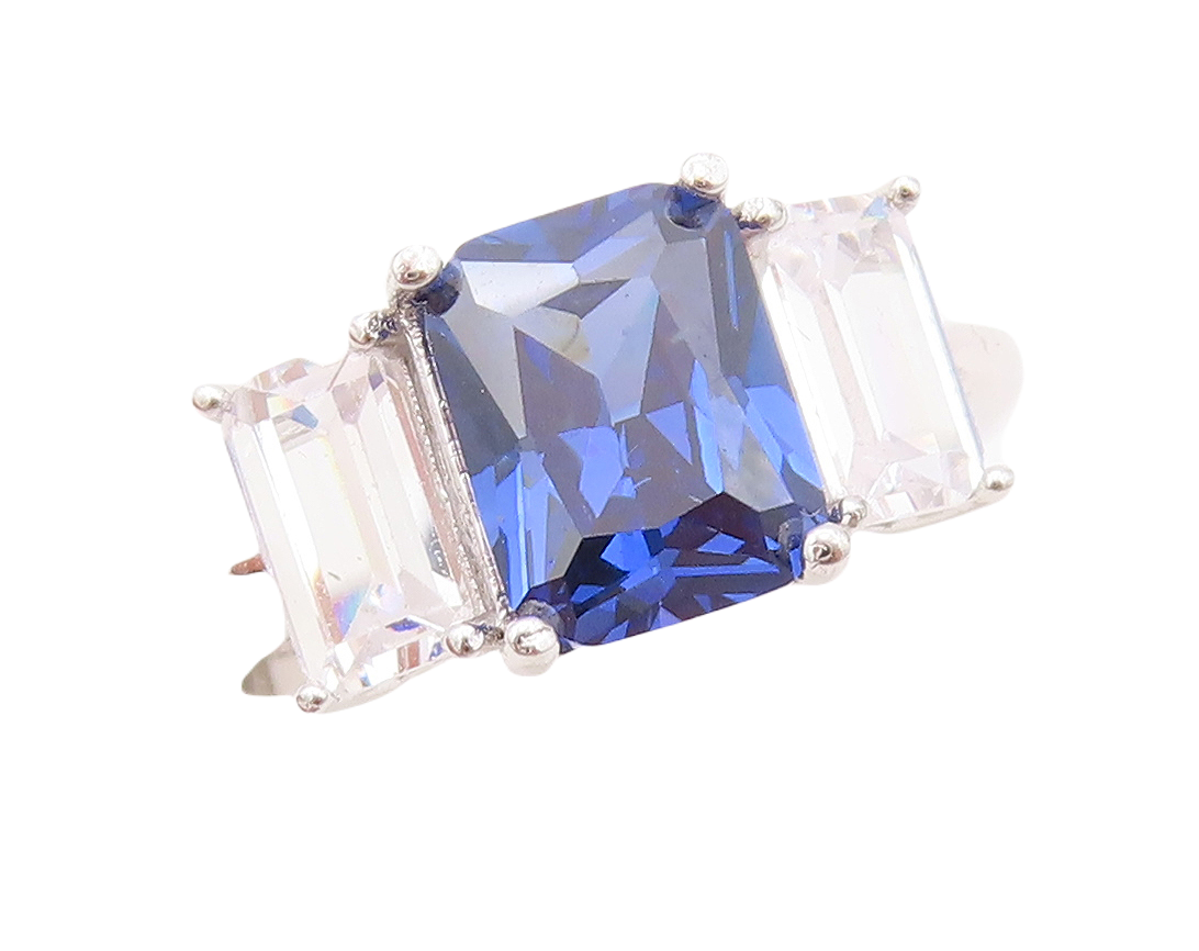 925 Sterling Silver Vintage Ring Rectangle Sapphire CZ Side Stones  Sz 7 RG30352