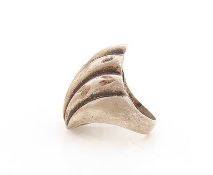 925 Sterling Silver Vintage Ring Dark Tone Fan Design Grooved  Sz 7.5  RG31550