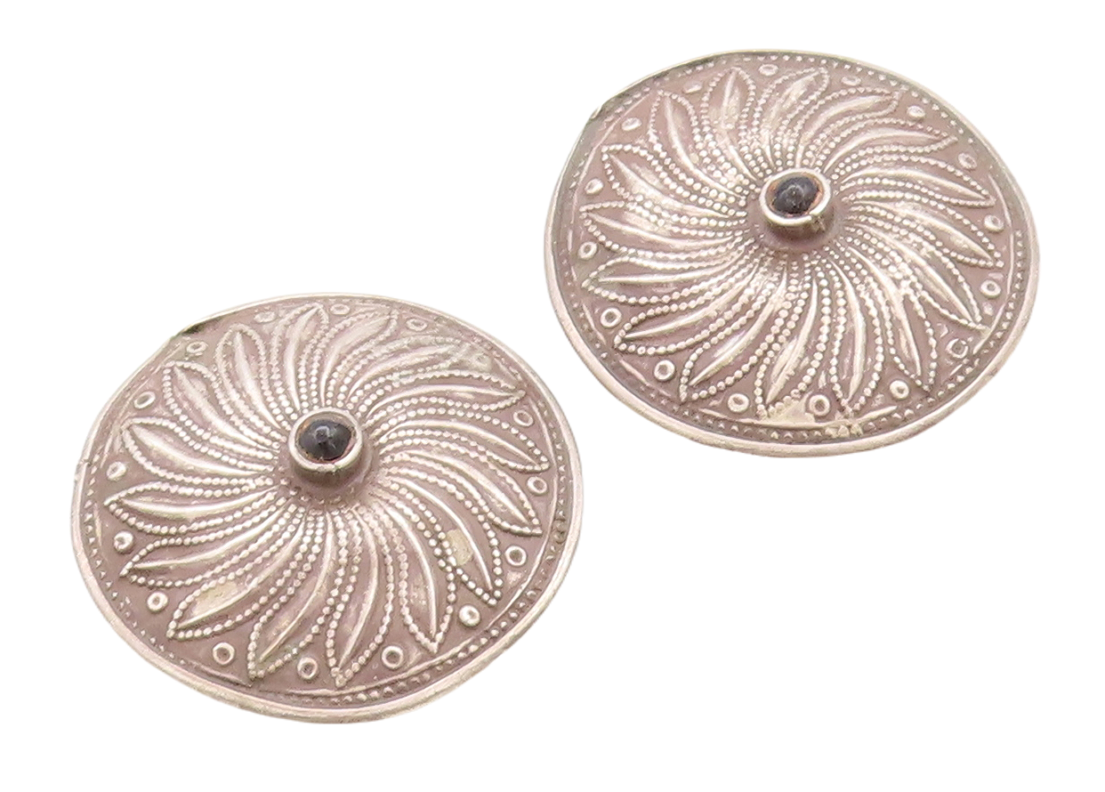 925 Sterling Silver Vintage Earrings SUDHA Dark Tone Carved Onyx Flower EG13272