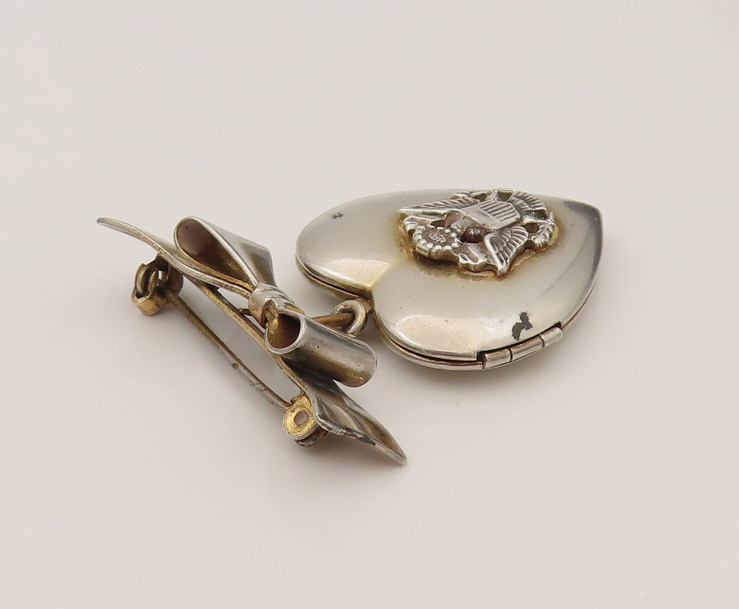 925 Silver  Vintage US Army Ribbon Love Heart Brooch Pin (OPENS)  BP10203