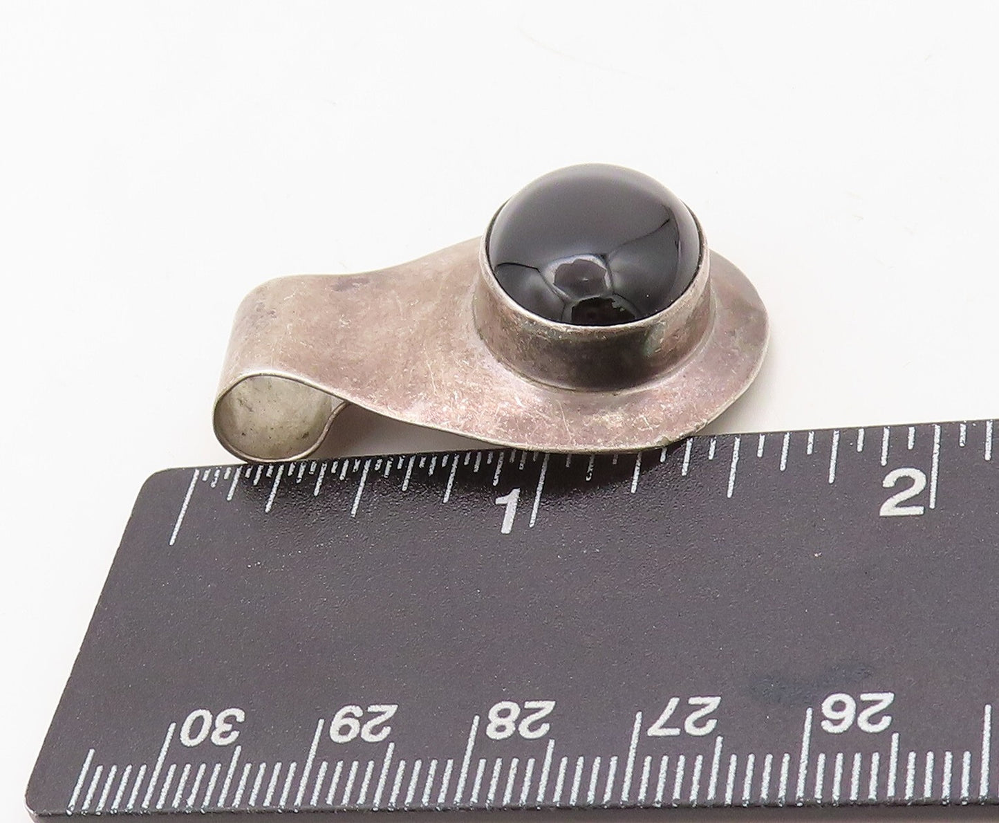 925 Sterling Silver Vintage Pendant NAVAJO Designer Dark Tone Oval Onyx  PT23589