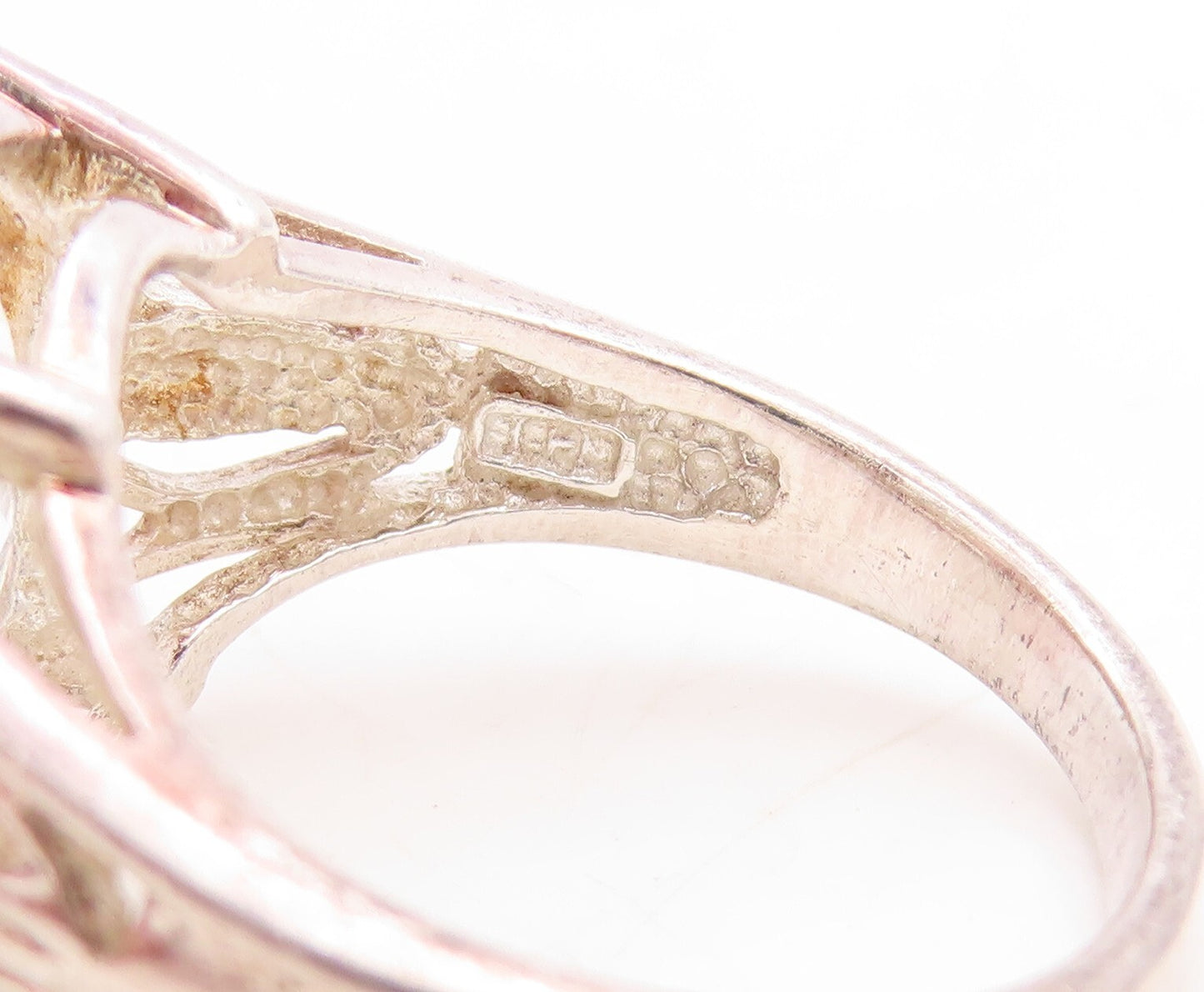 925 Sterling Silver Vintage Ring Cutout Neck Oval Topaz  Sz 6  RG31372