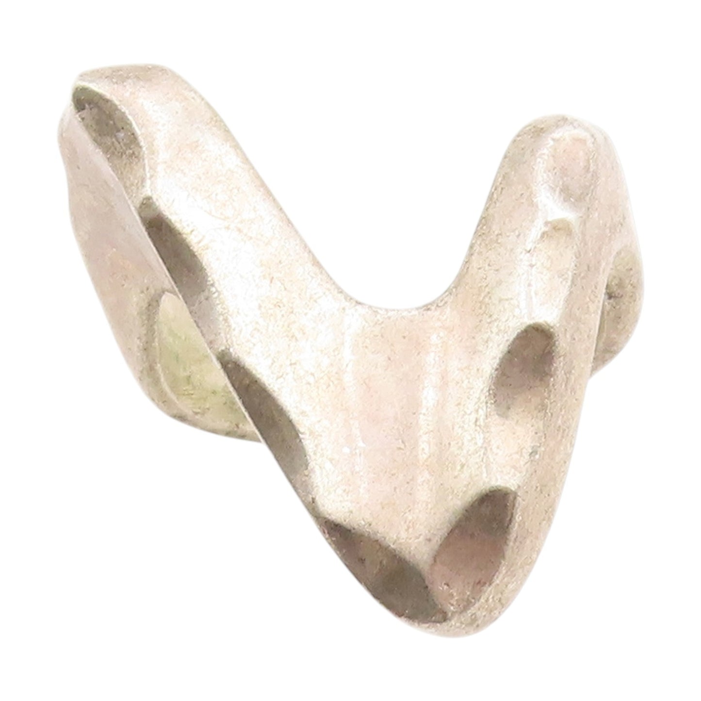 925 Sterling Silver Vintage Ring Hammered Alphabet Letter V Band Sz 8.5 RG33680