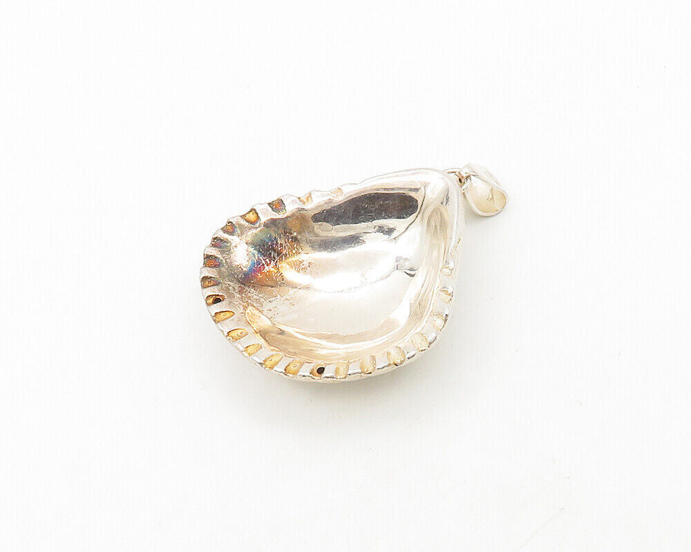925 Sterling Silver  Vintage Shiny Scalloped Clam Shell Motif Pendant  PT14338