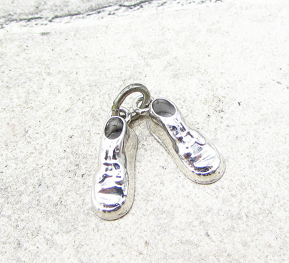 925 Sterling Silver  Vintage Pair Of Shoes Charm Pendant  PT1748